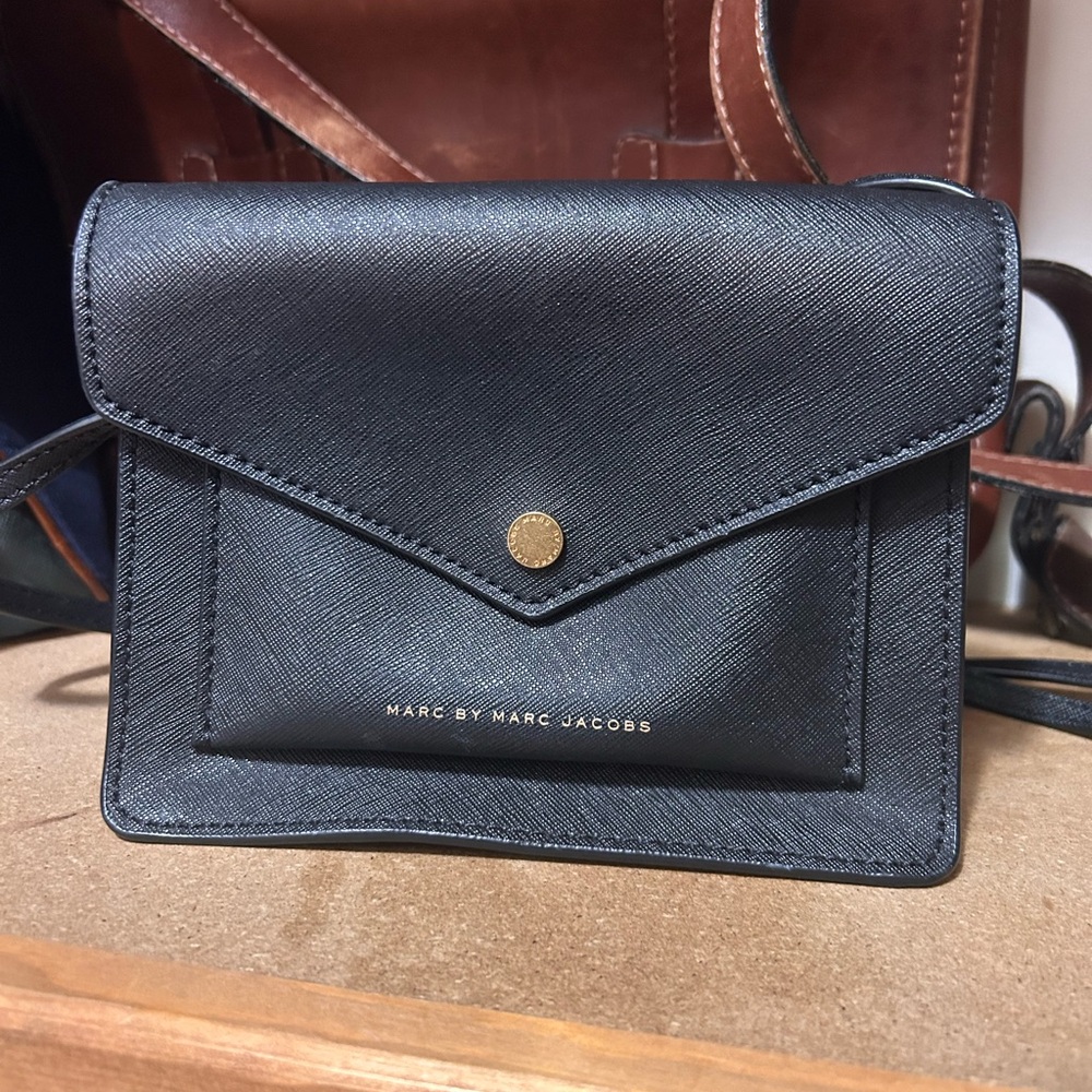 Marc by Marc Jacobs Black leather chain crossbody purse with Gold hardware